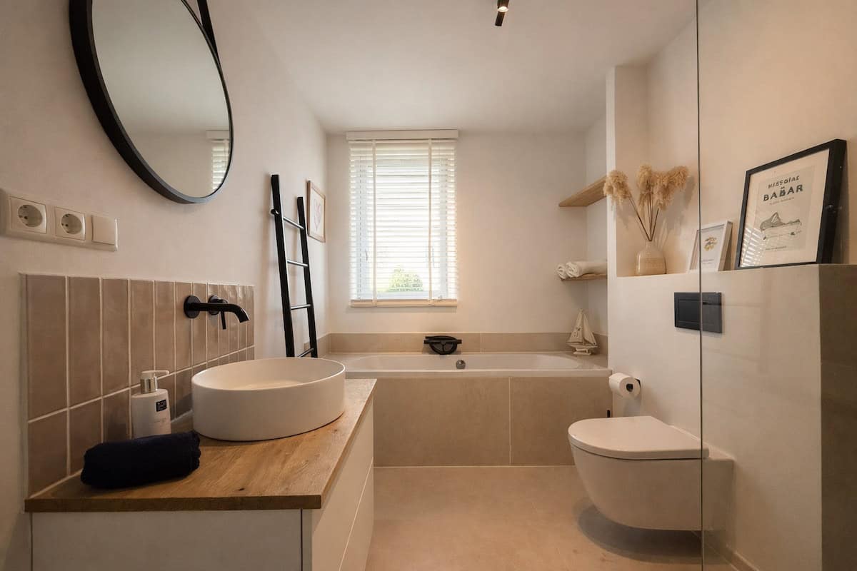 Wohnung EG – Badezimmer 1/3