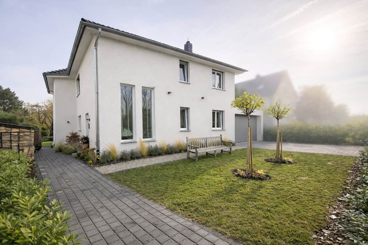 Gebäudeansicht – Straße