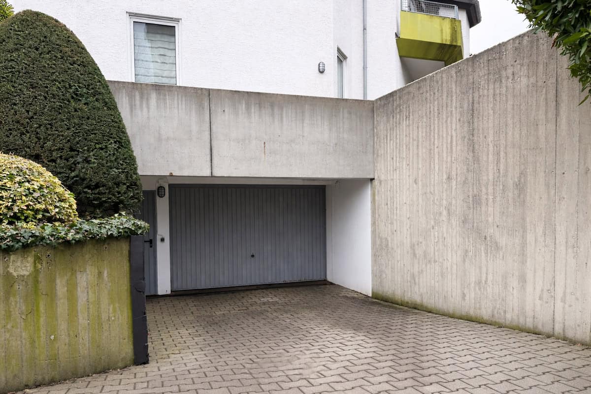 Hausansicht / Zufahrt Tiefgarage