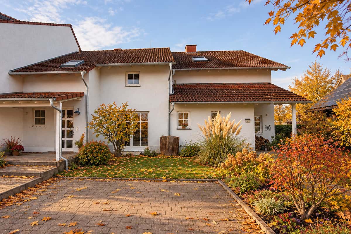 Straßenansicht Zweifamilienhaus zum Kauf in Ober-Mörlen
